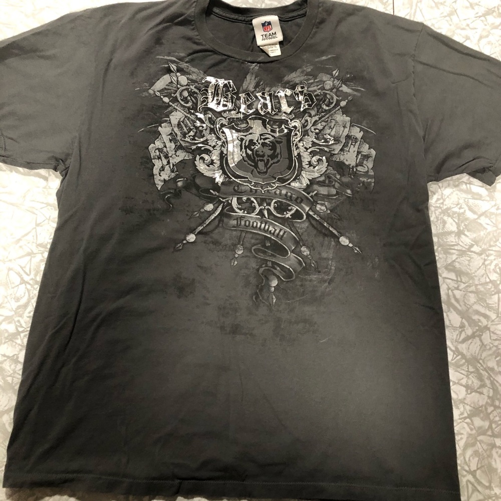 *Final price* Chicago Bears licensed men’s tee size L